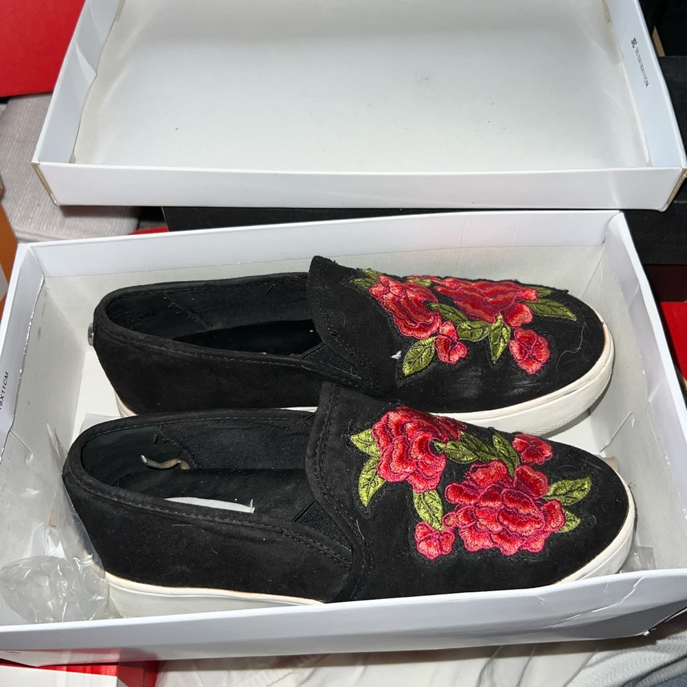 Black rose platform Steve Madden